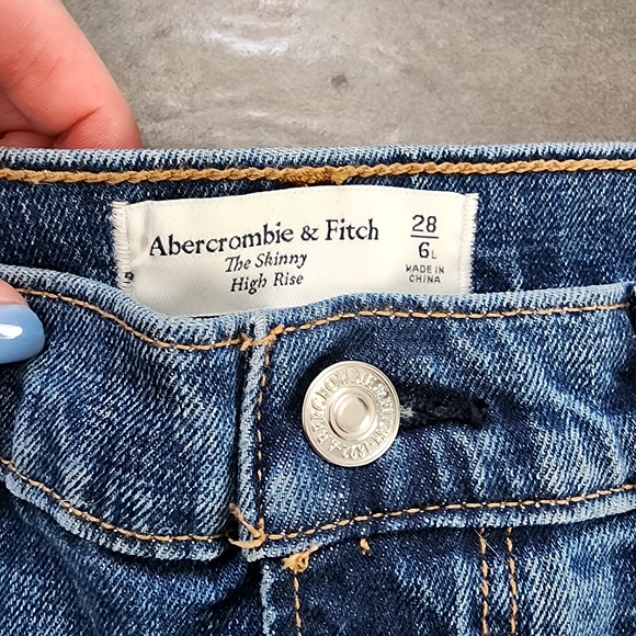 A&F High Rise Skinny Jeans 28 | 6 LONG - Picture 6 of 8